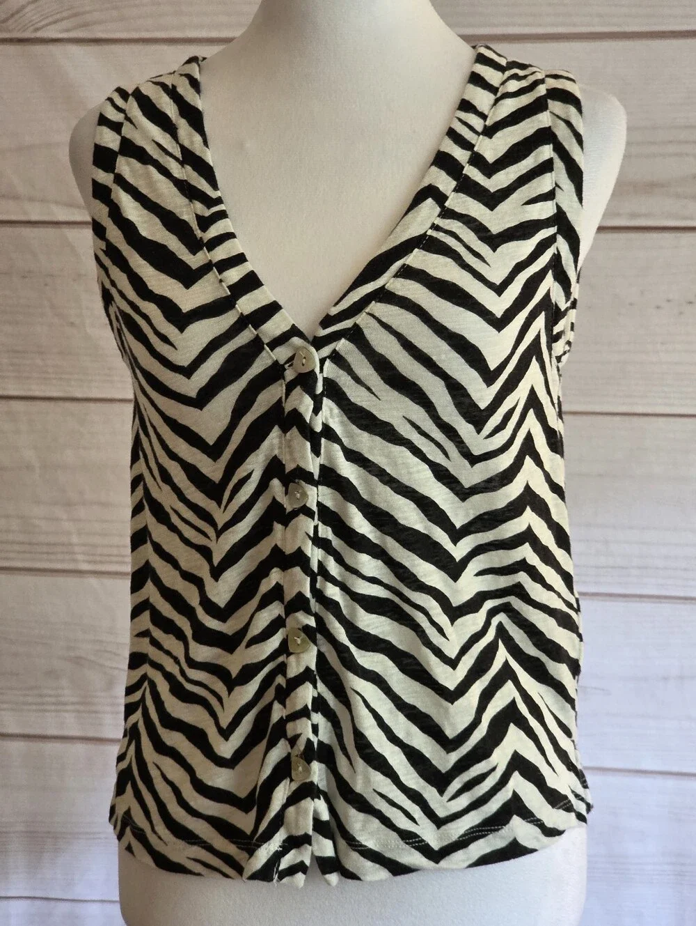 Tahari Zebra-Print Button Front V-Neck Tank Top Size Medium Linen